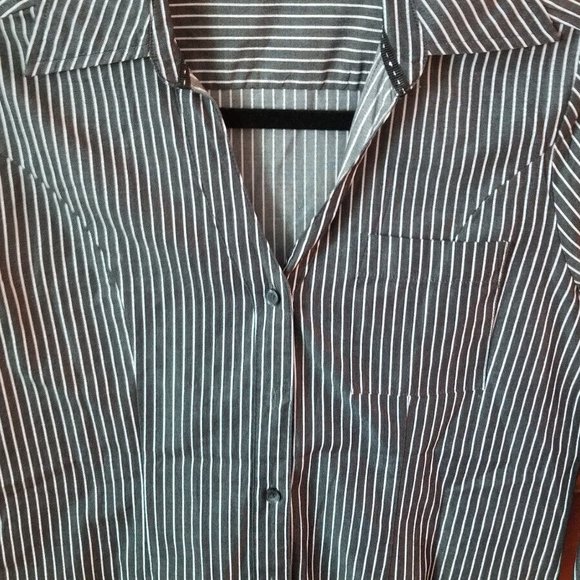 Express Grey & White Striped Button Down - SP - Picture 3 of 4